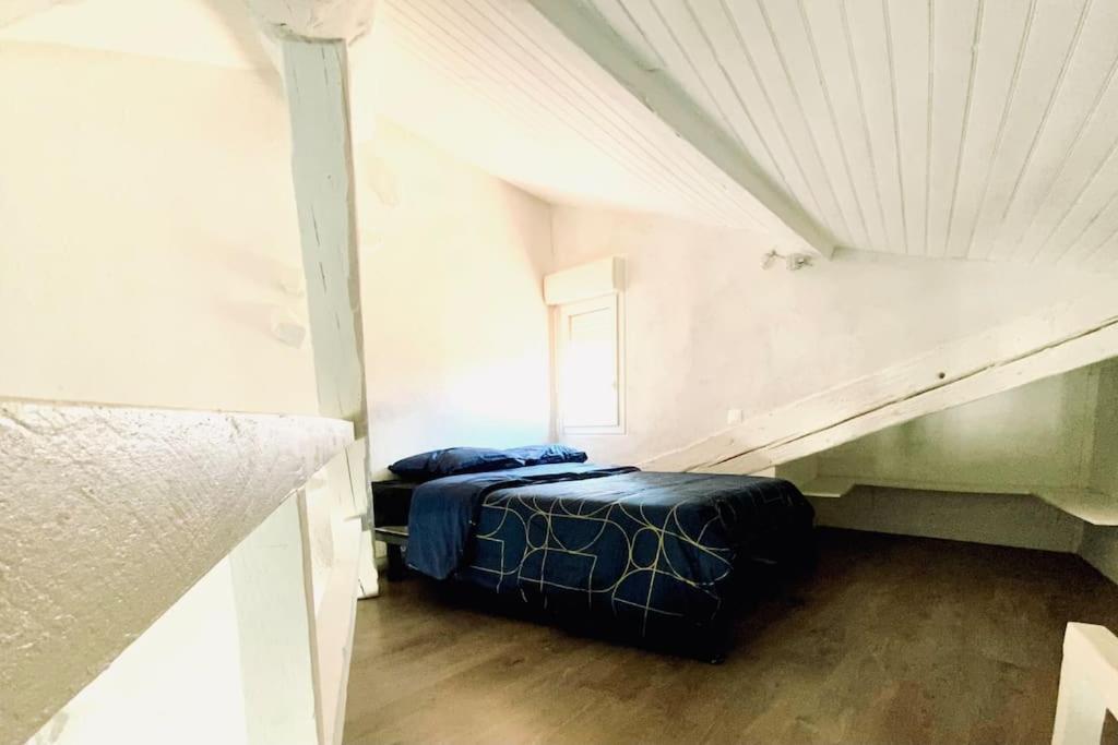 Sous Les Toits Apartment *